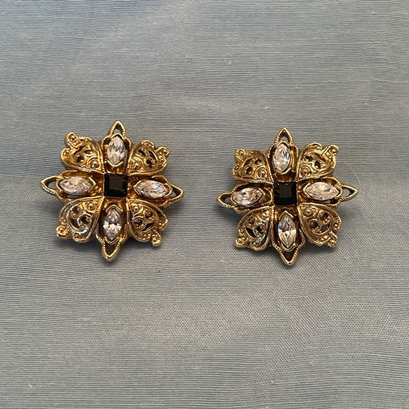 Jewelry - Vintage Elegant Gold and Black Floral Clip Earrings